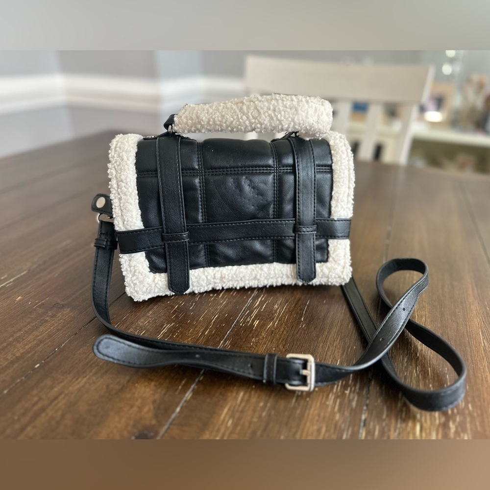 Urban Expressions Luzien Crossbody Bag
